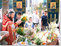 Малое освящение воды, освящение меда и трав. <Нажмите, чтобы увеличить>