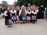 Торжества на площади возле храма