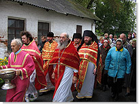 Праздничный крестный ход, духовенство. <Нажмите, чтобы увеличить>