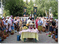 Освящение фруктов в Ракитном. <Нажмите, чтобы увеличить>