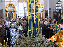 Окончание праздничного богослужения. <Нажмите, чтобы увеличить>