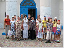 Ирина Васильевна Слёта с воспитанниками. <Нажмите, чтобы увеличить>