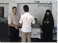 Вручение документов. <Нажмите, чтобы увеличить>
